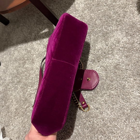 Gucci Velvet Shoulder Bag with Floral Design - Picture 3 of 7